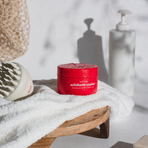 Vittae Exfoliante Purificante para Cuero Cabelludo en envase rojo